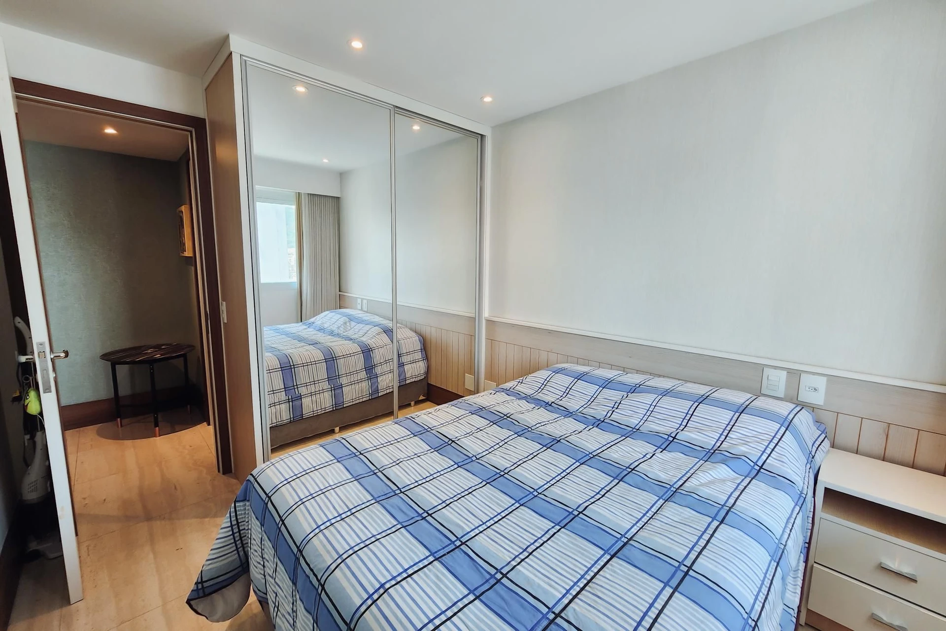 3-bedroom apartment with an ensuite suite and 2 parking — photo 37
