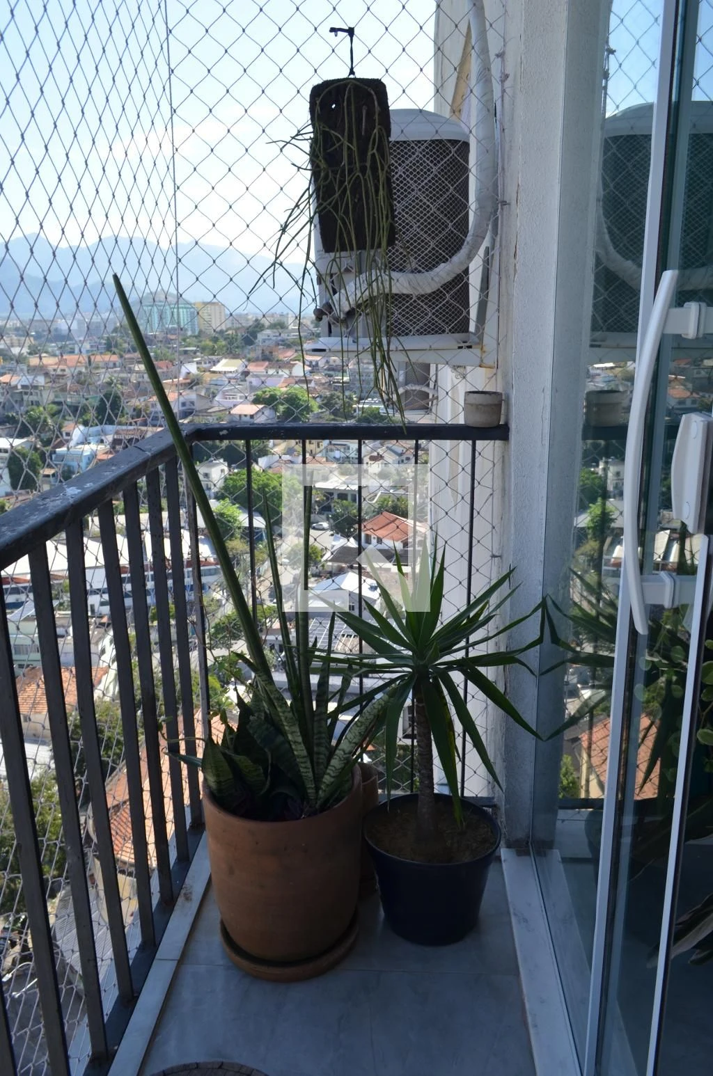 3-bedroom apartment in a building with a pool — photo 49