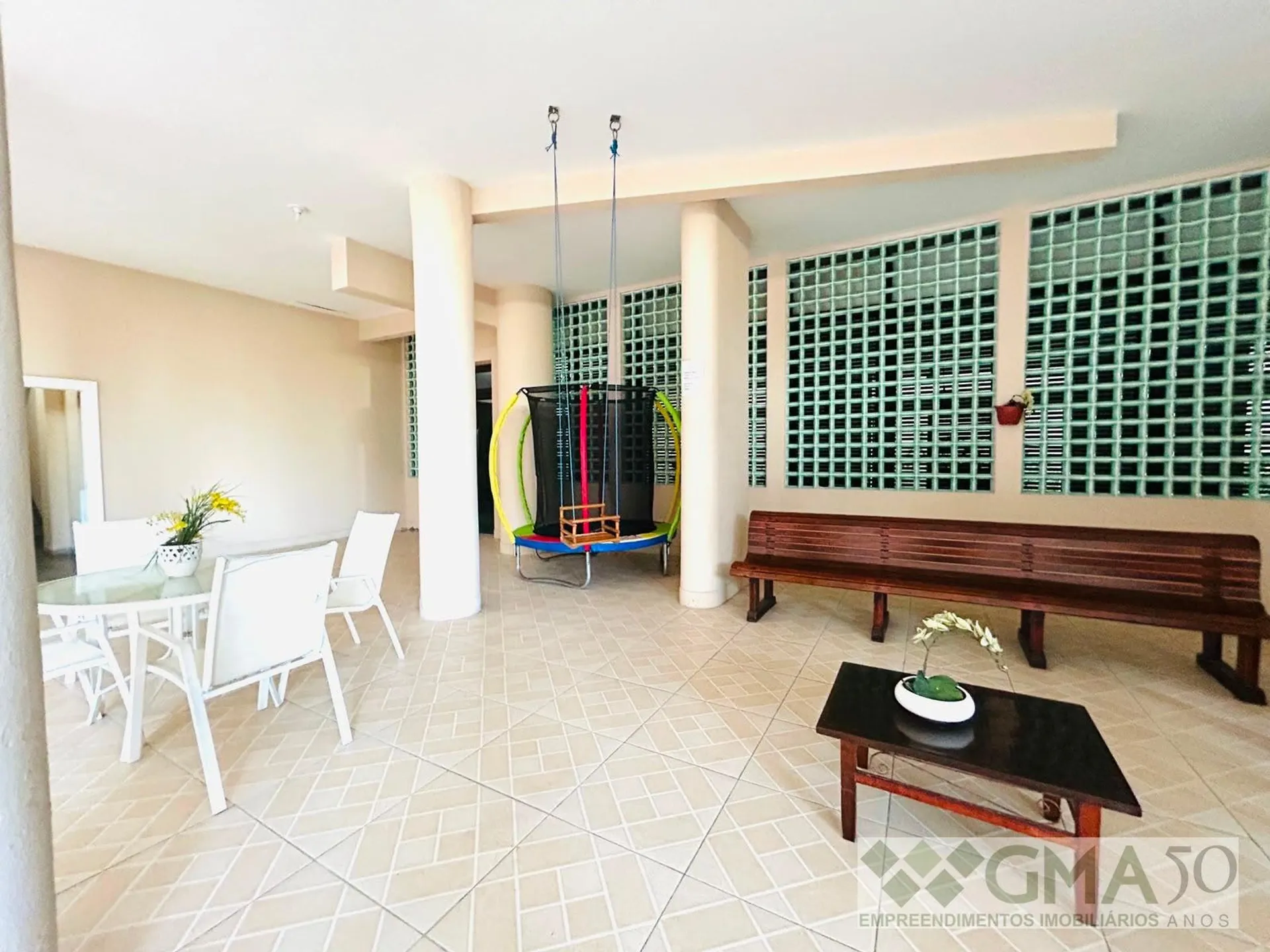 Apartamento com cozinha fechada e fogão a gás — photo 30