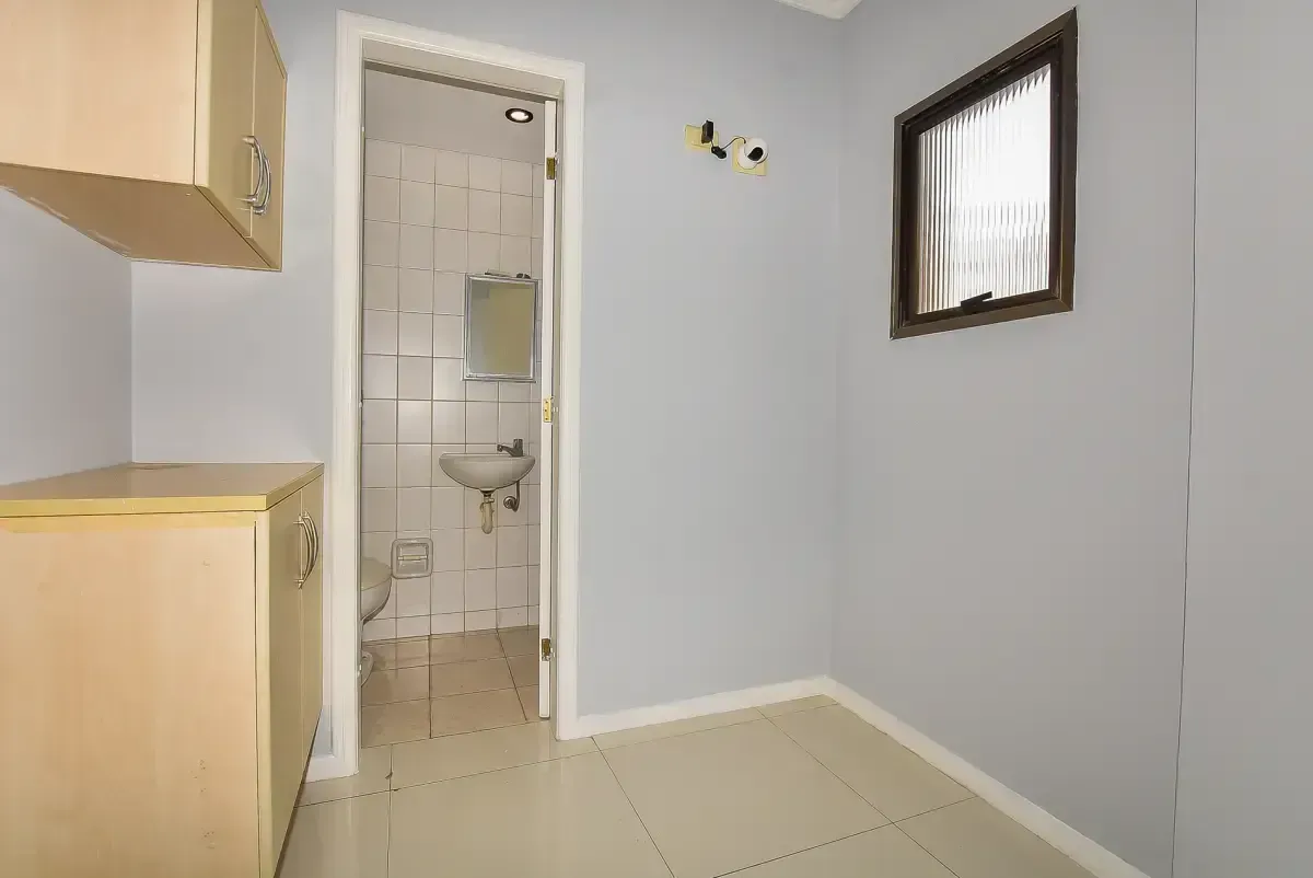 2-bedroom apartment with a home office — photo 38