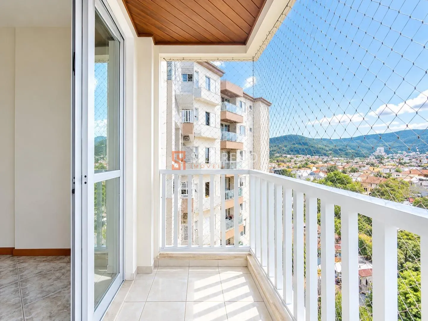 2-bedroom apartment in a building with a gym — photo 7
