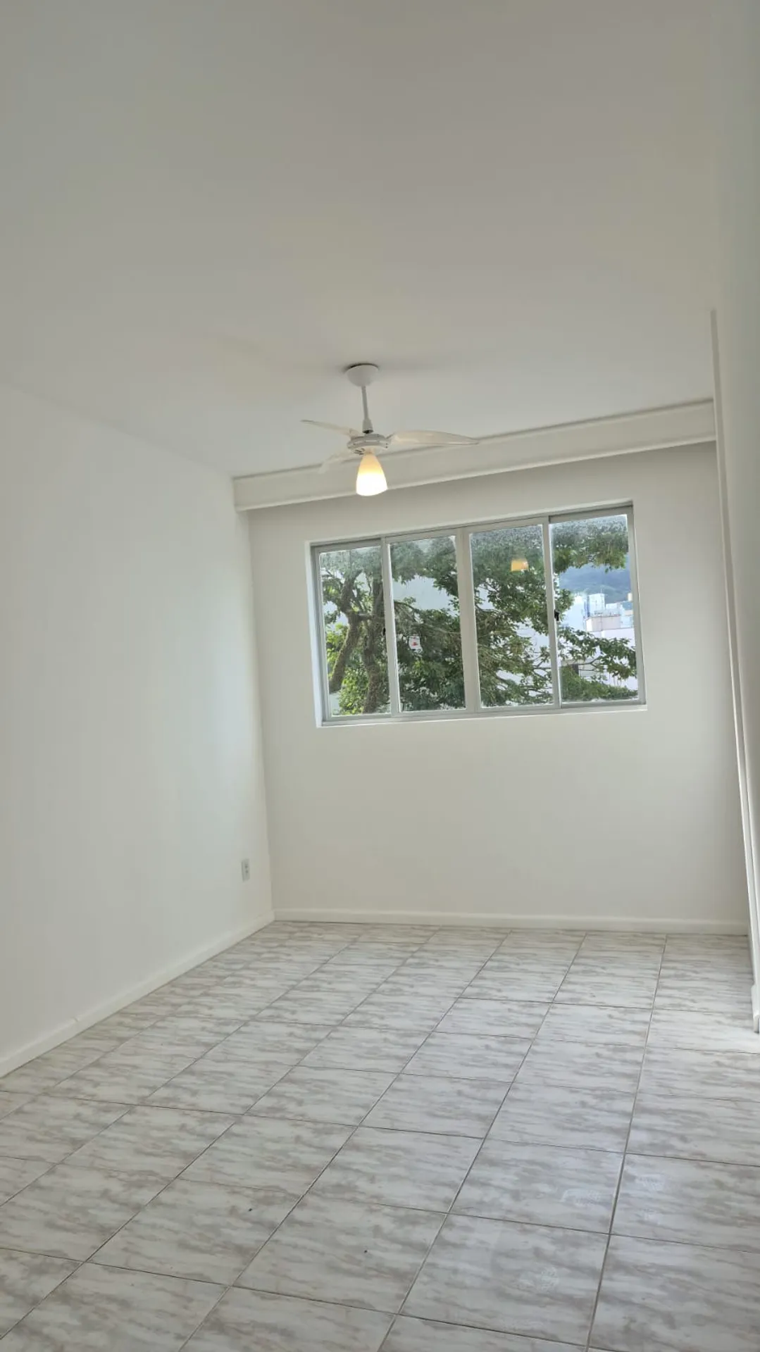 Квартира с 2 спальнями, 60 м², 1 ванной и местом