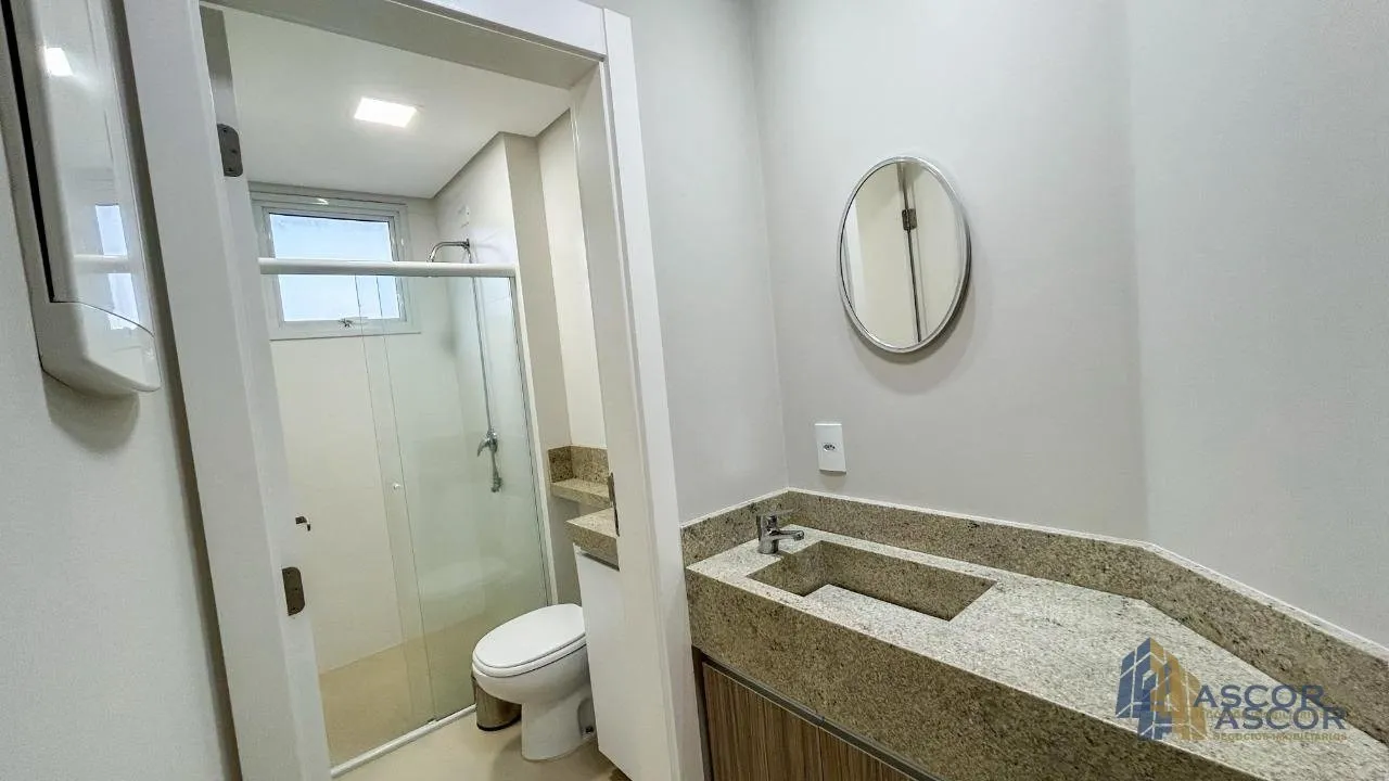 Balcony with a grill in a 2-bedroom apartment, 96 m² — photo 18