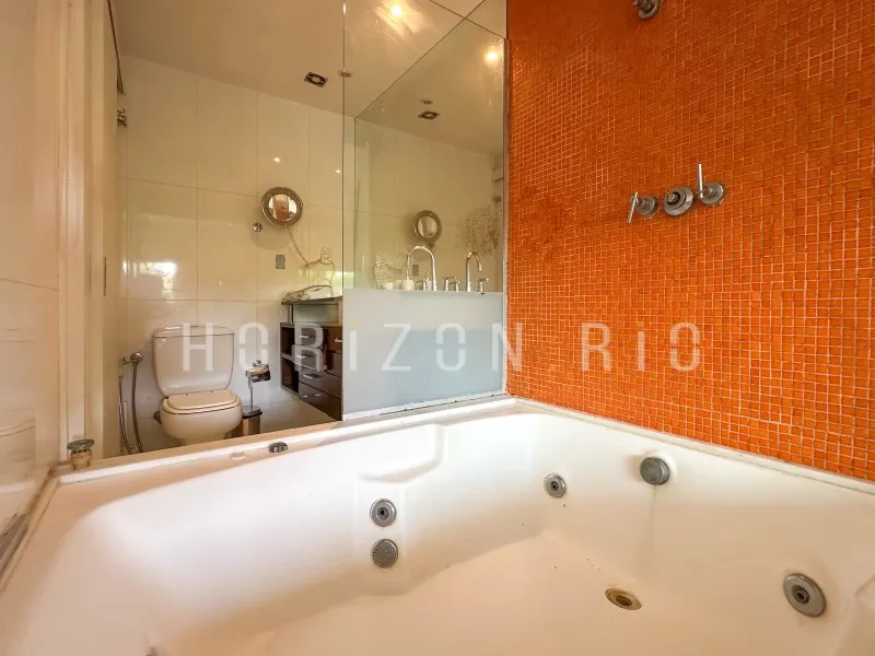 2-bedroom apartment in a building with a sauna — photo 29