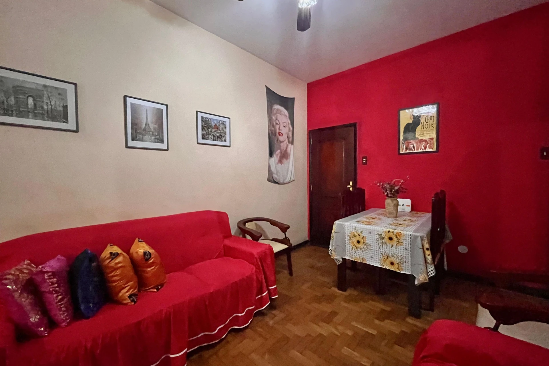 Furnished 2-bedroom apartment with a separate kitchen