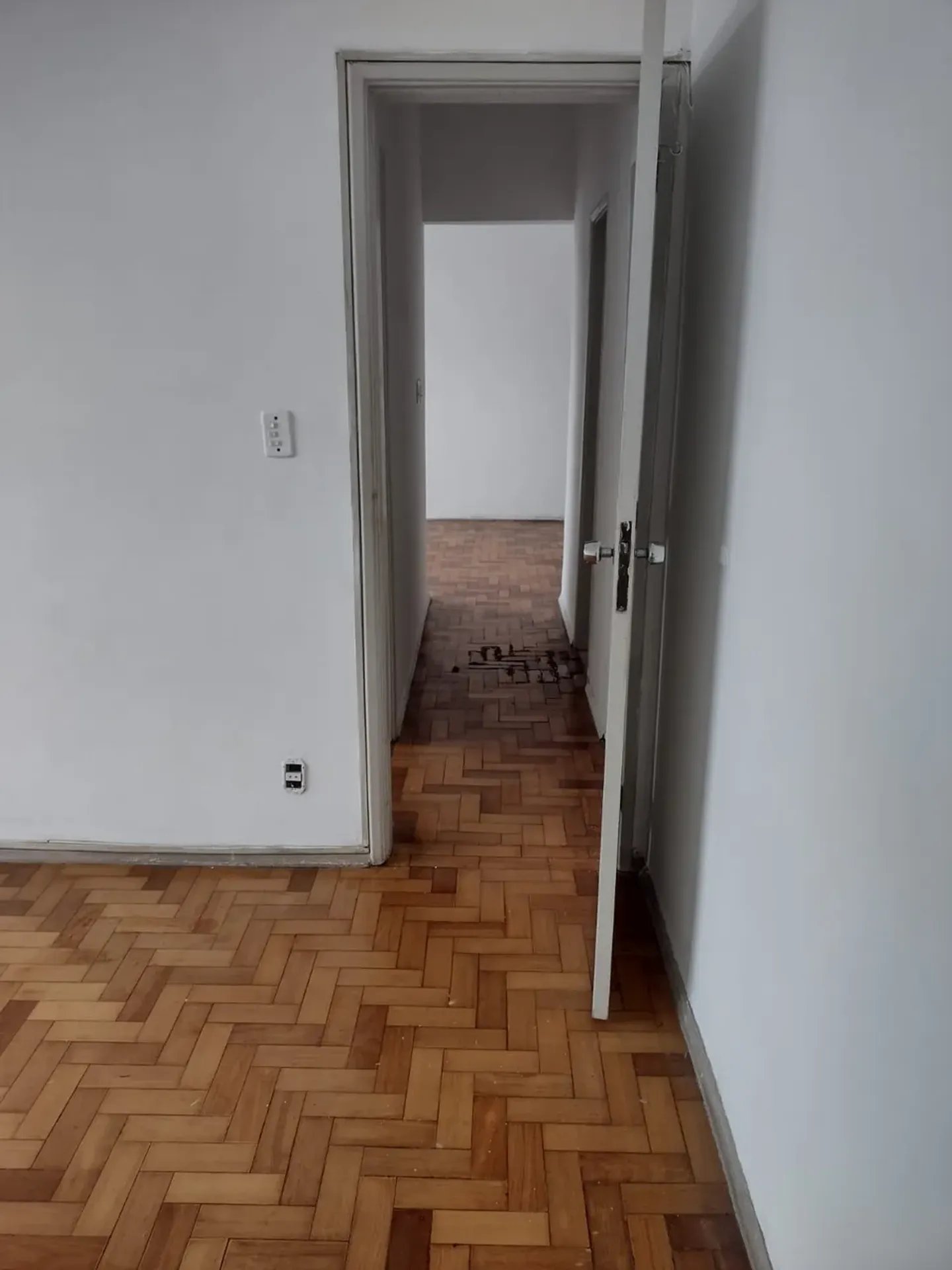 Apartment on the 1st floor with wood or laminate floors — photo 17