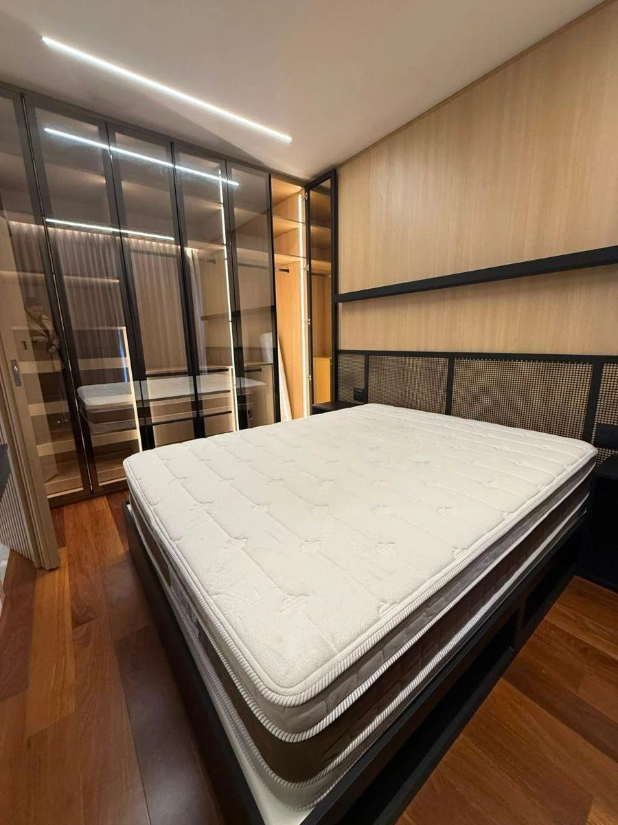 Furnished apartment, 53 m², with floor-to-ceiling windows — photo 5
