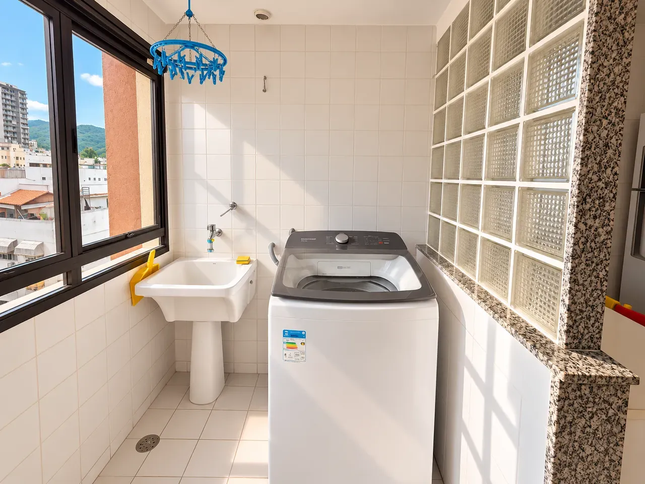 2-bedroom apartment with a bathtub — photo 19
