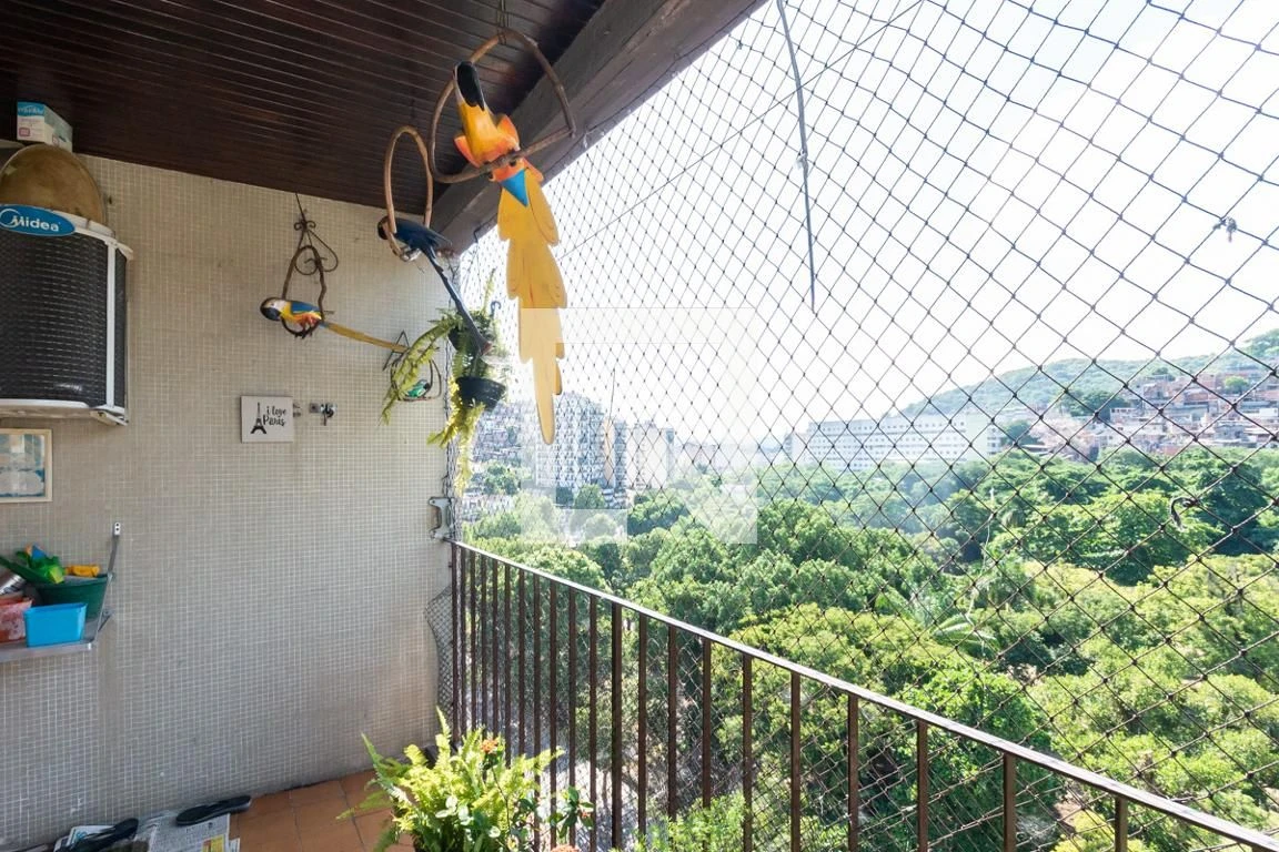 Furnished 3-bedroom apartment with suite and balcony — photo 27