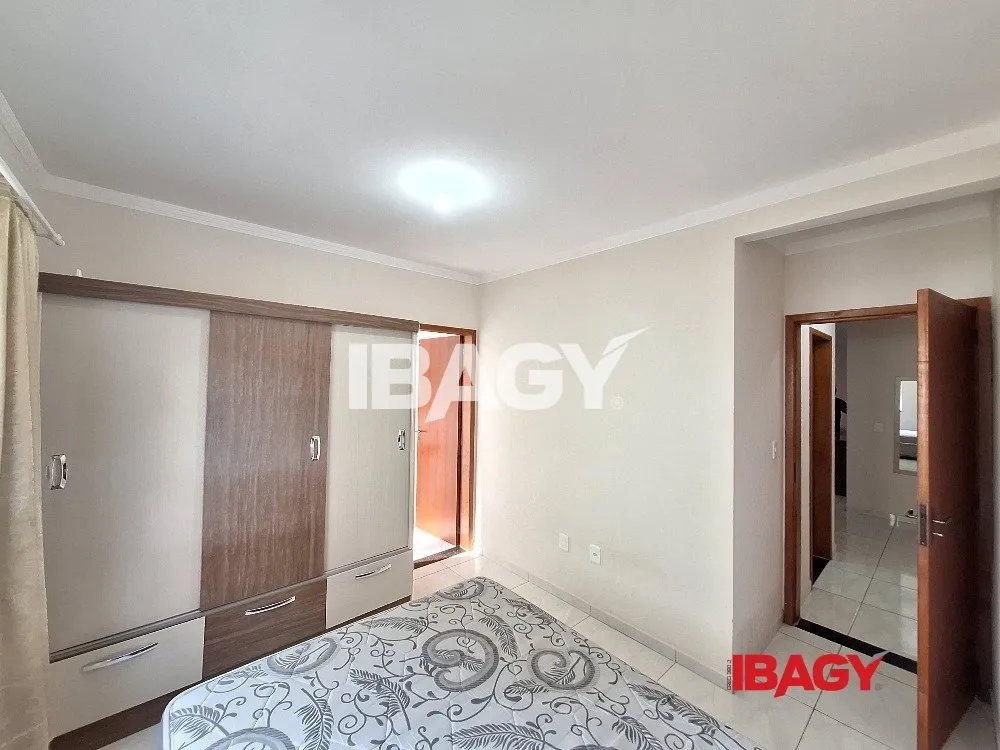 Furnished 2-bedroom apartment with a laundry tanque — photo 13