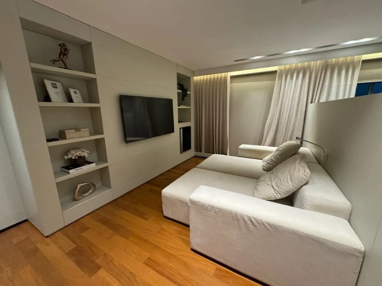 Floor-to-ceiling windows in a 3-bedroom apartment, 260 m² — photo 3