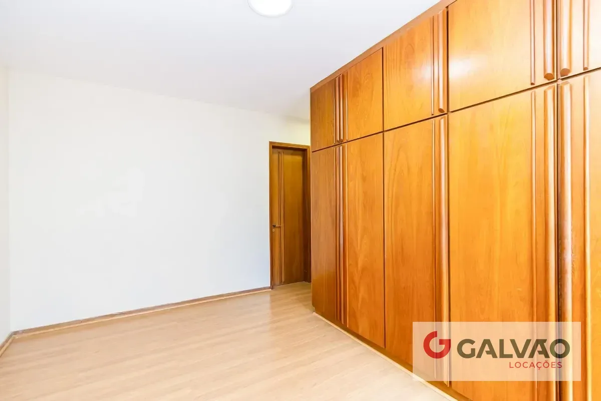 Glass-enclosed balcony in a 3-bedroom apartment, 116 m² — photo 13