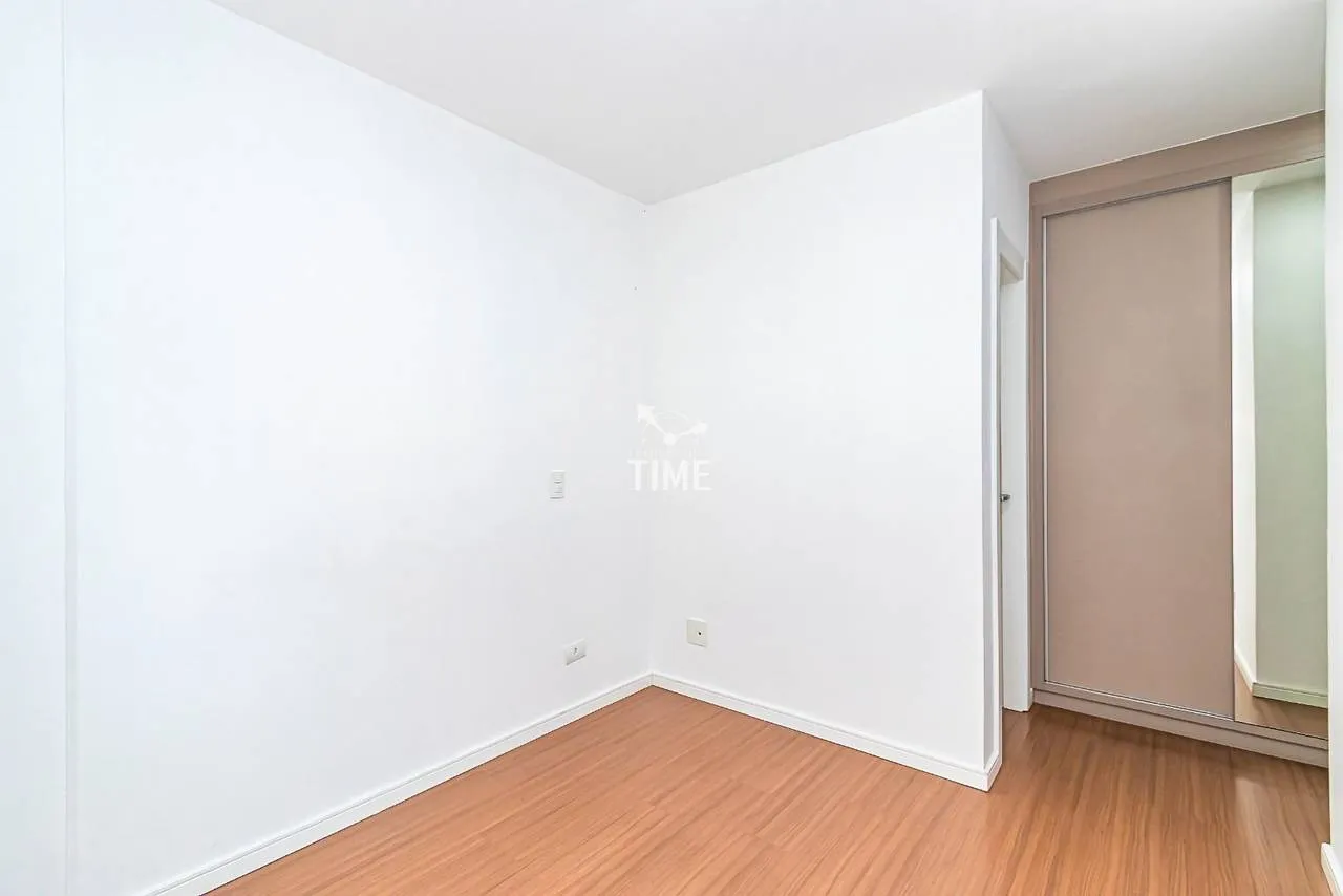 Wood or laminate floors in a 3-bedroom apartment, 78 m² — photo 22