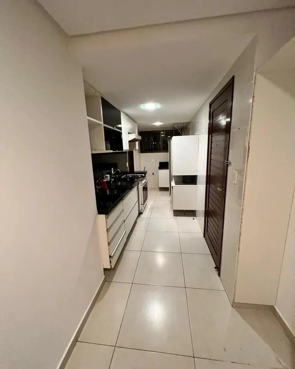 Apartamento, 100 m², com varanda envidraçada