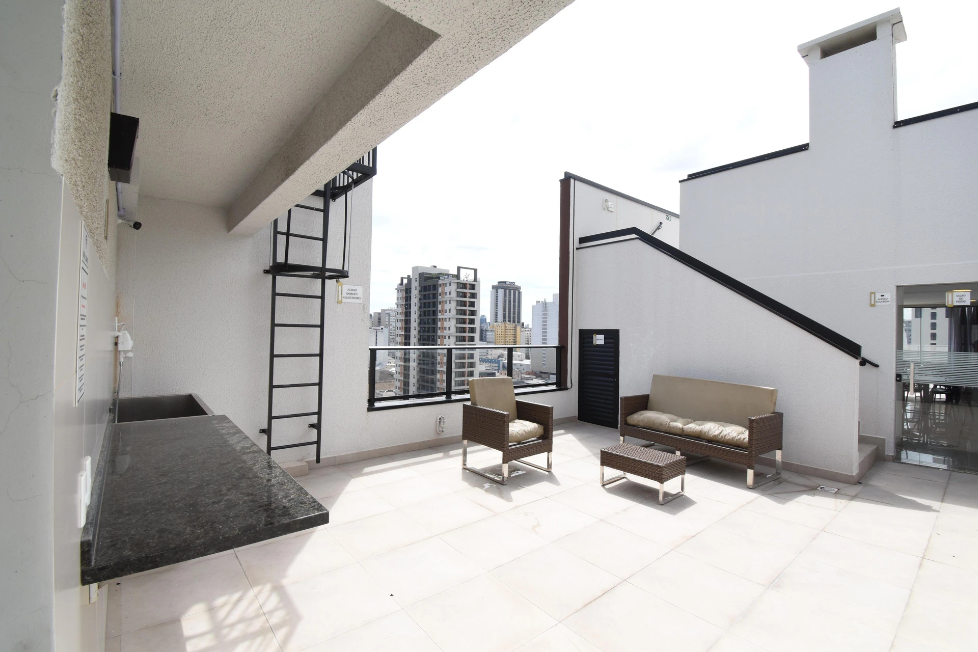 Furnished studio, 22 m², with a glass-enclosed balcony — photo 23