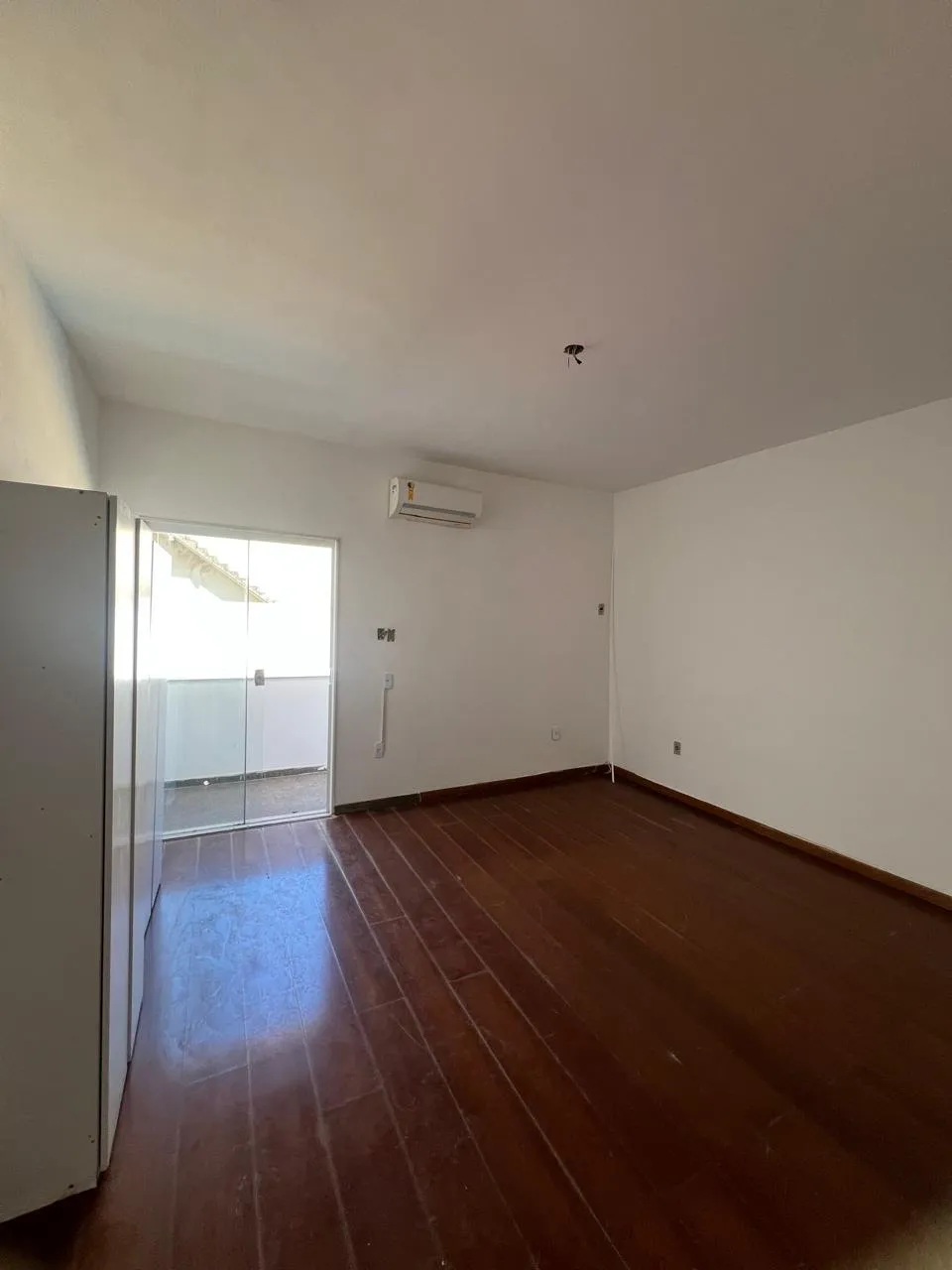House with 3 bedrooms, 4 bathrooms and 5 parking spaces — photo 6
