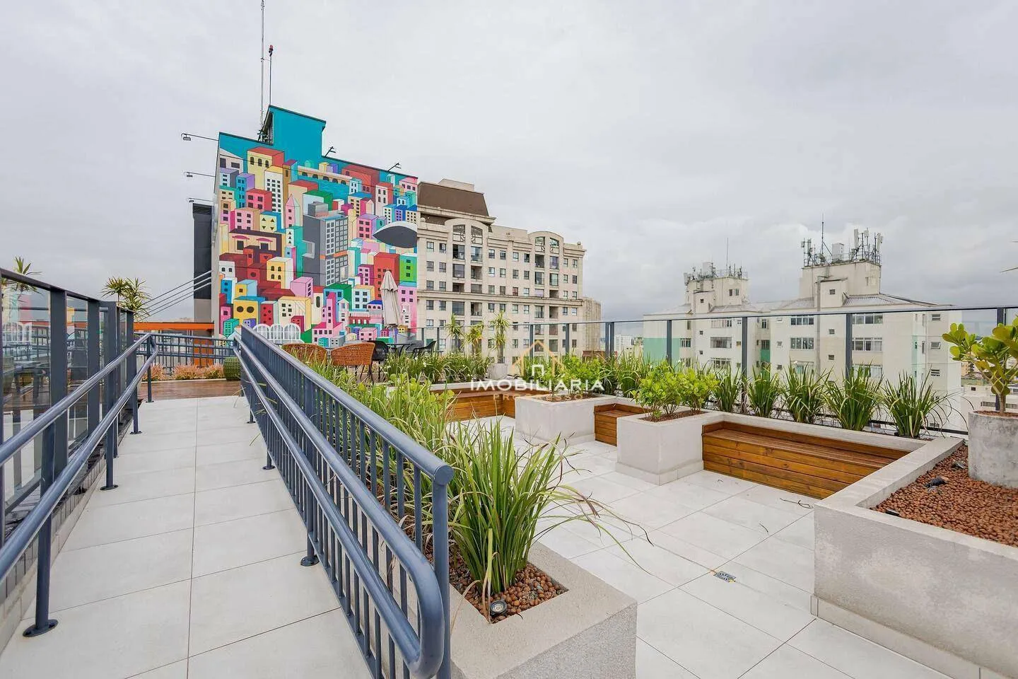One-bedroom apartment in a building with a coworking space — photo 37