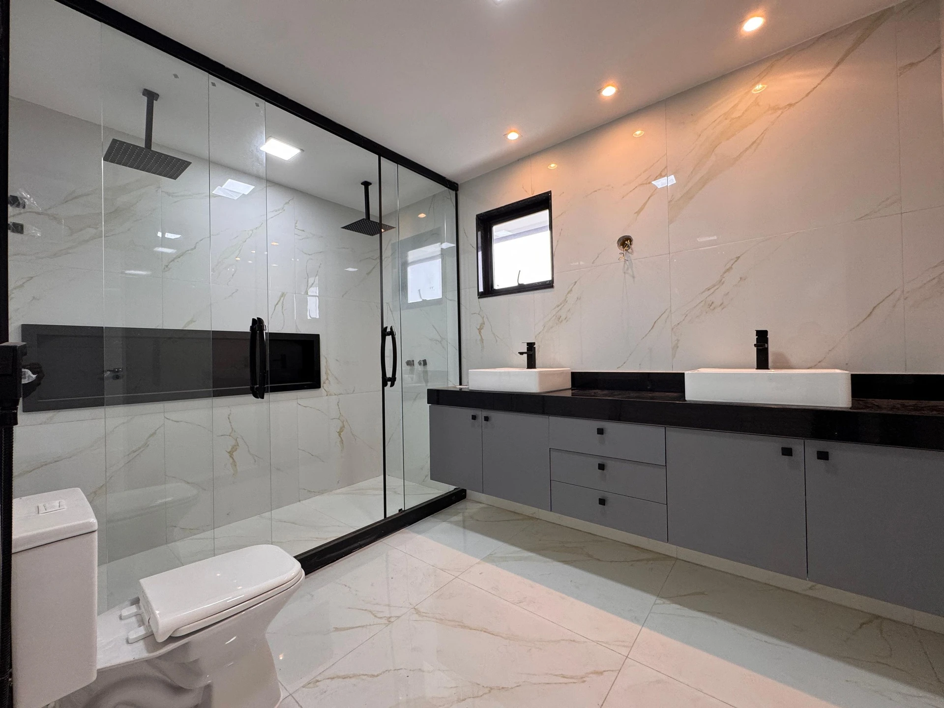 Condo house with 4 en-suite bedrooms and private yard — photo 33