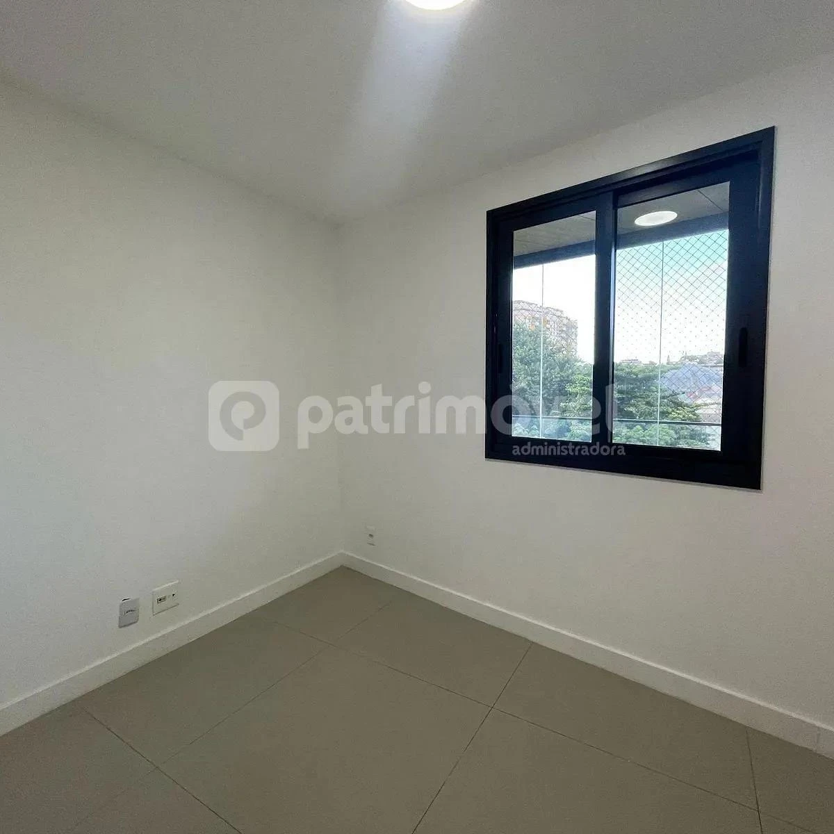 Невмебльована квартира з 3 кімнатами та 197 м² — photo 18