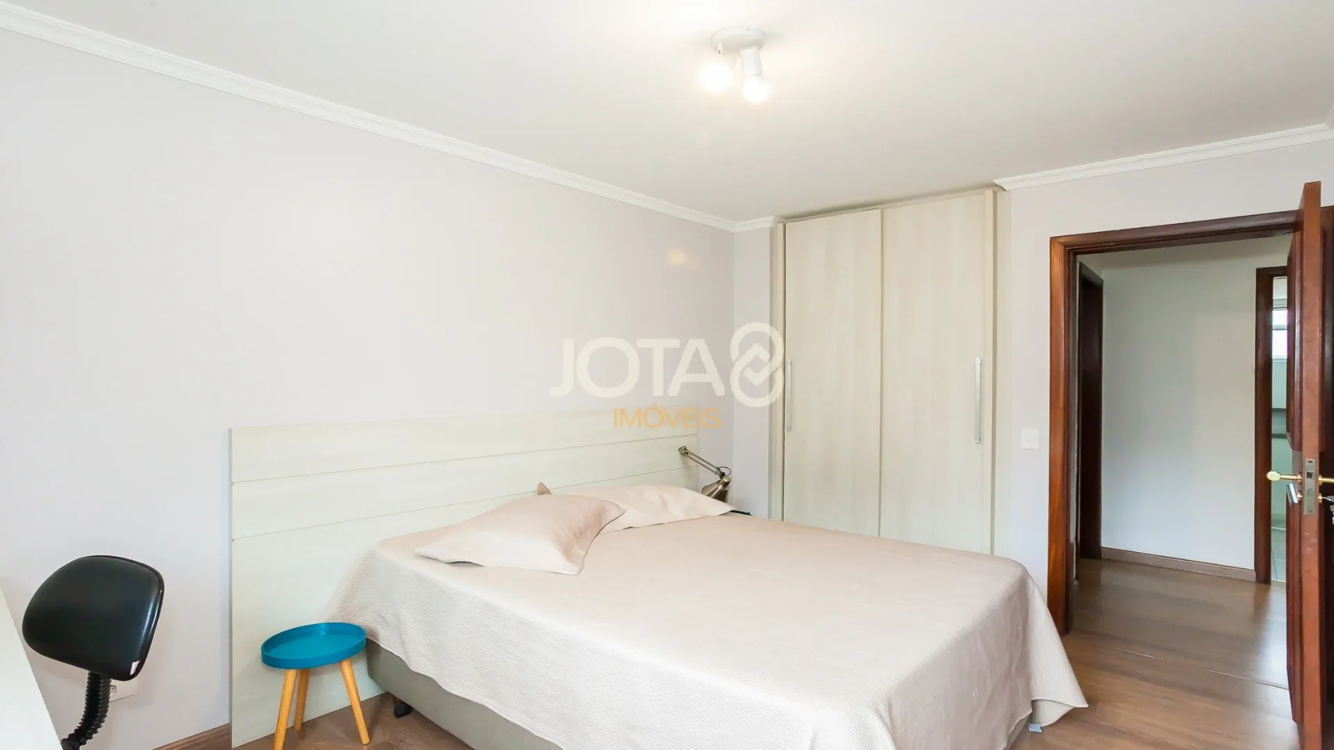 219 m² furnished apartment with 4 bedrooms and private garden — photo 15