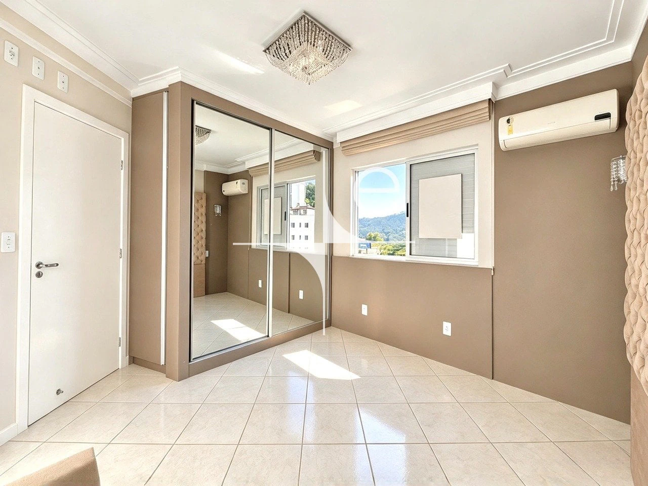 3-bedroom apartment with a water view — photo 4