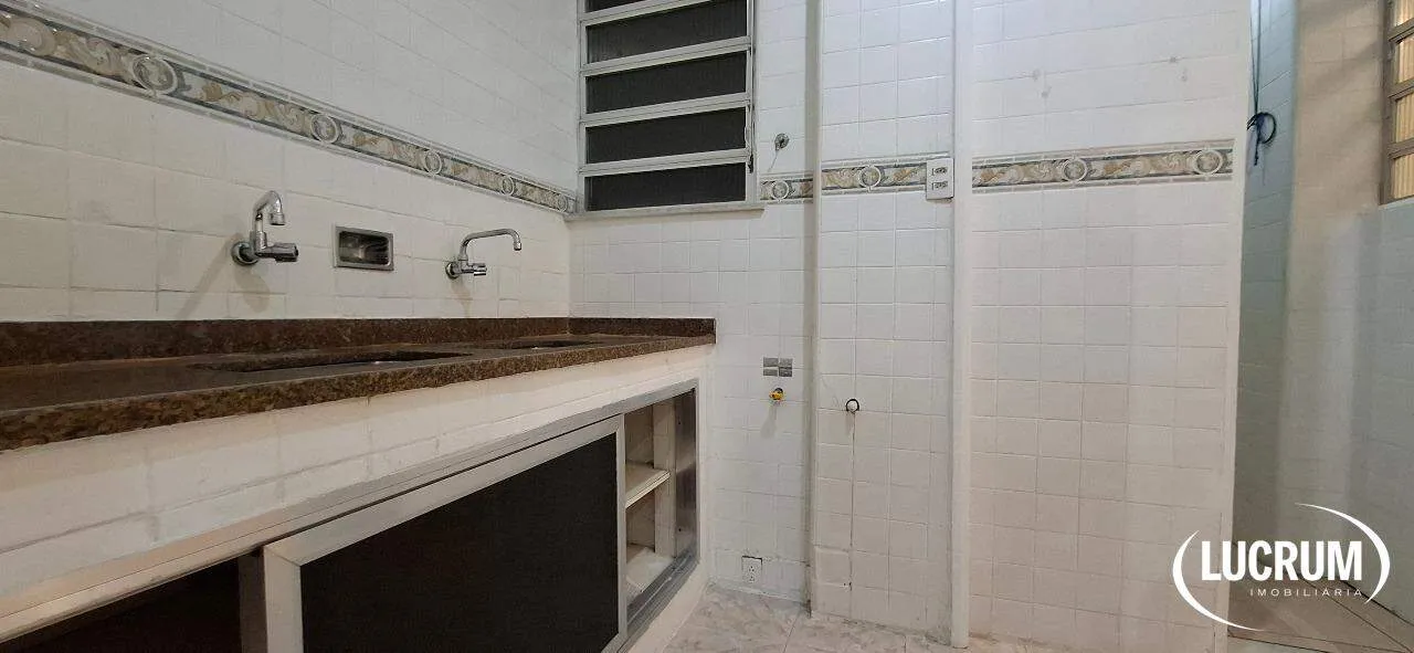 2-bedroom apartment with wood or laminate floors — photo 18