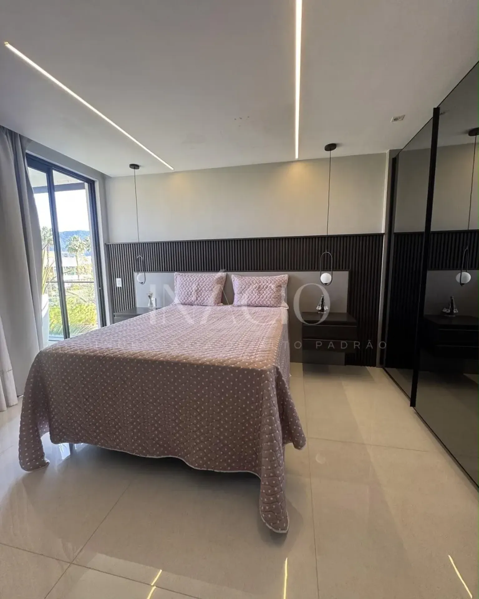 Furnished house, 600 m², with floor-to-ceiling windows — photo 20