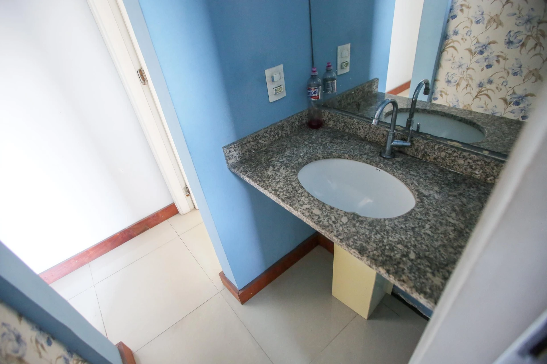 2-bedroom apartment with a mountain view — photo 17