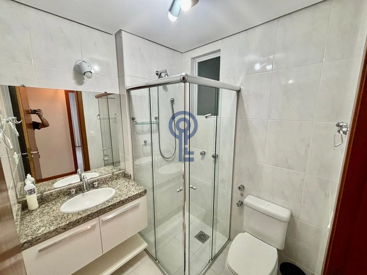 2-bedroom apartment in a building with a gym — photo 4