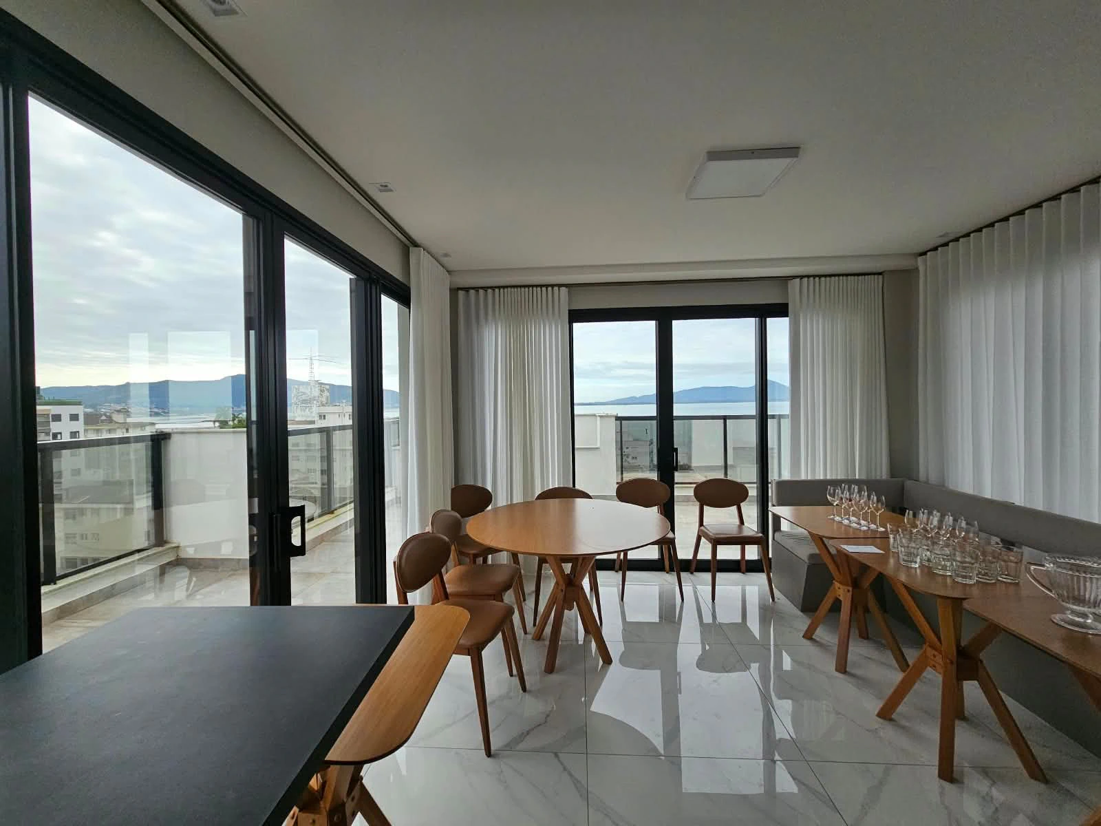 Departamento amueblado, 70 m², con vista al agua