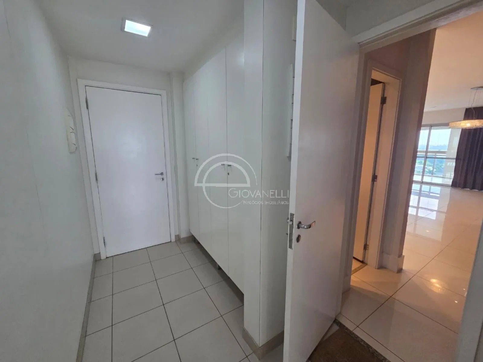 4-bedroom apartment with an enclosed gourmet balcony — photo 25