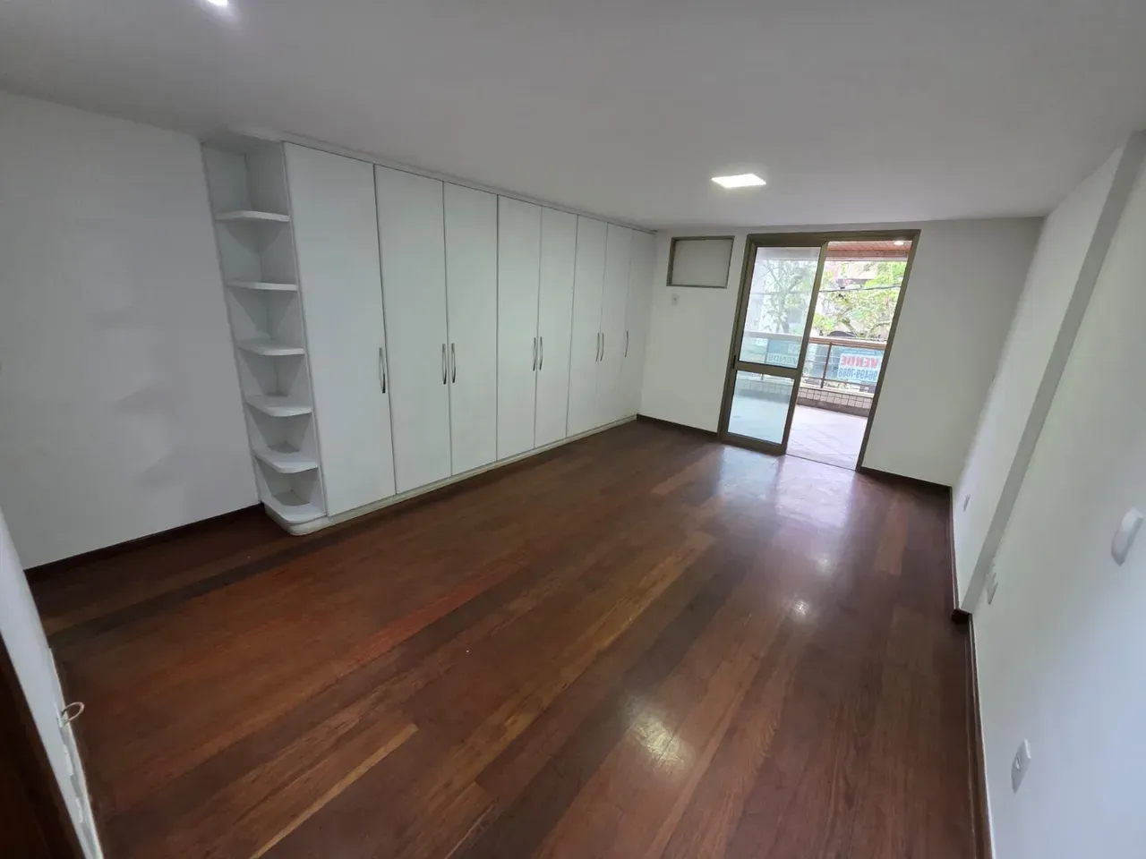 3-bedroom apartment with a bathtub — photo 23