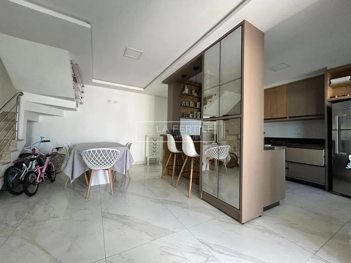 Casa de 3 dormitorios con balcón gourmet en Curitiba — photo 13