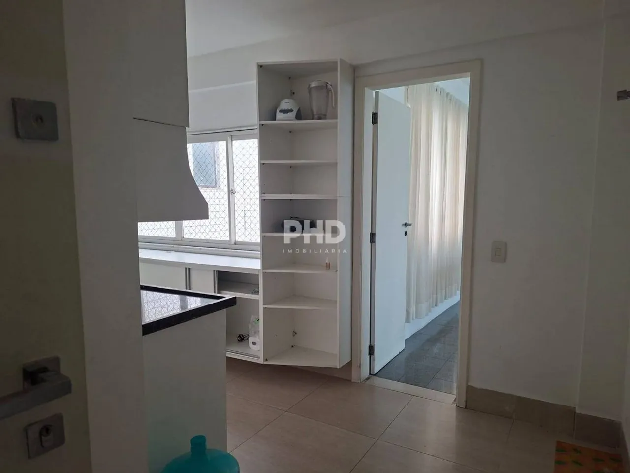 Apartamento com cozinha fechada e 5 banheiros — photo 17