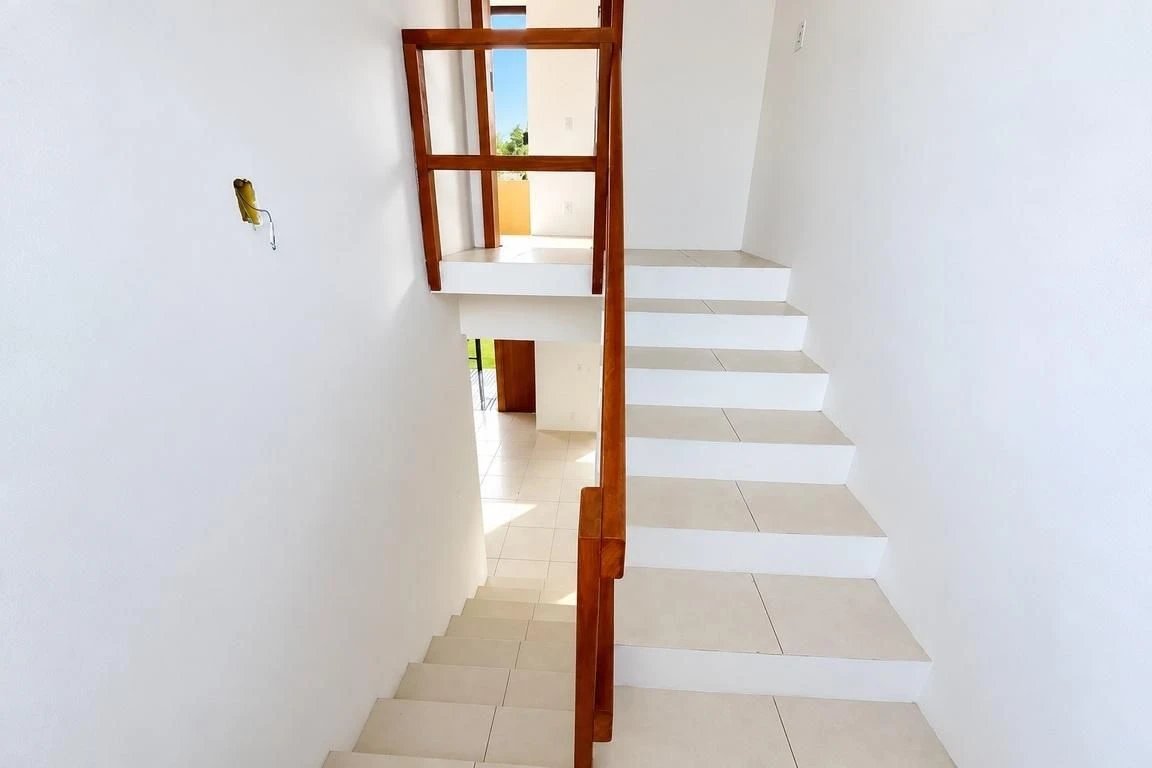 Balcony with a grill in a 2-bedroom house, 130 m² — photo 24