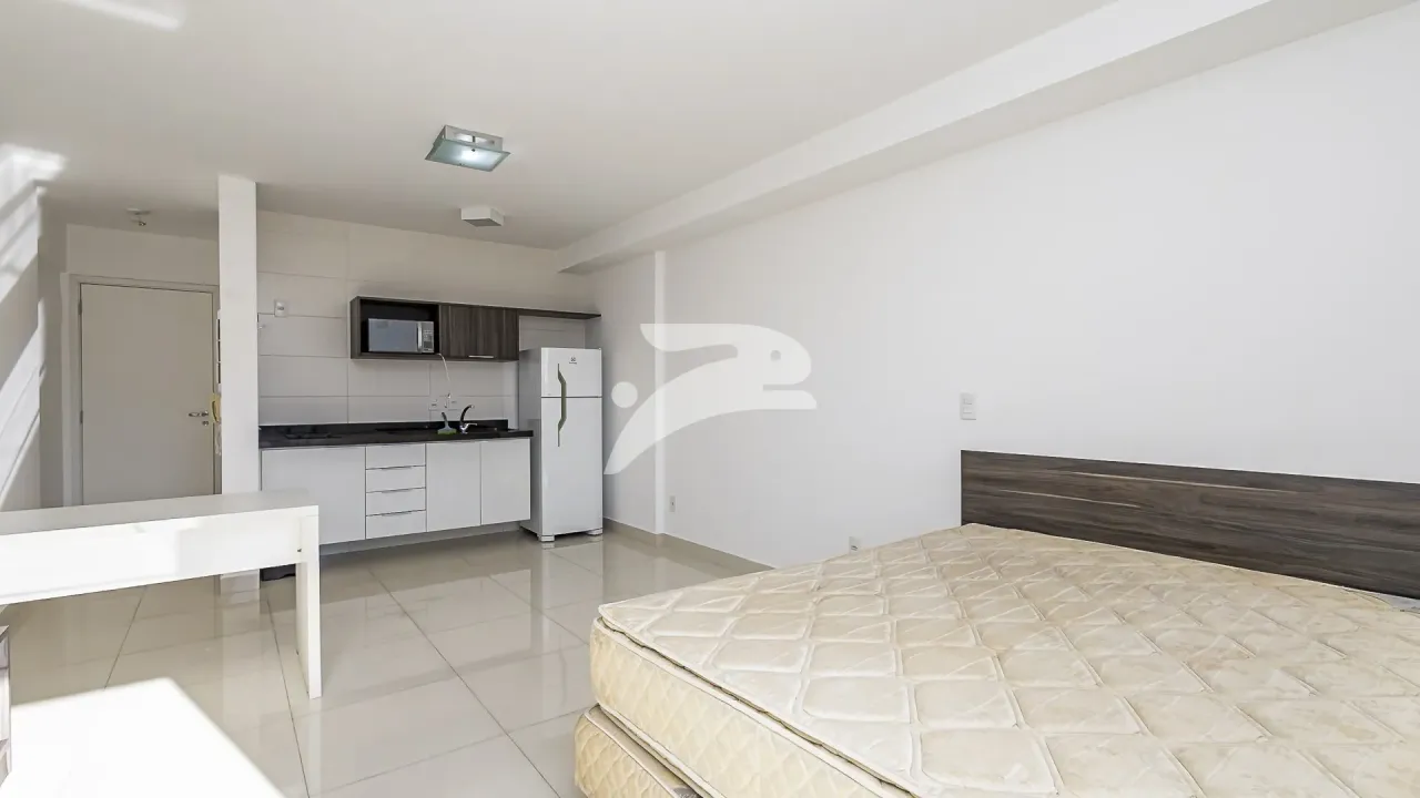 1-bedroom apartment with a balcony and fitted kitchen — photo 10
