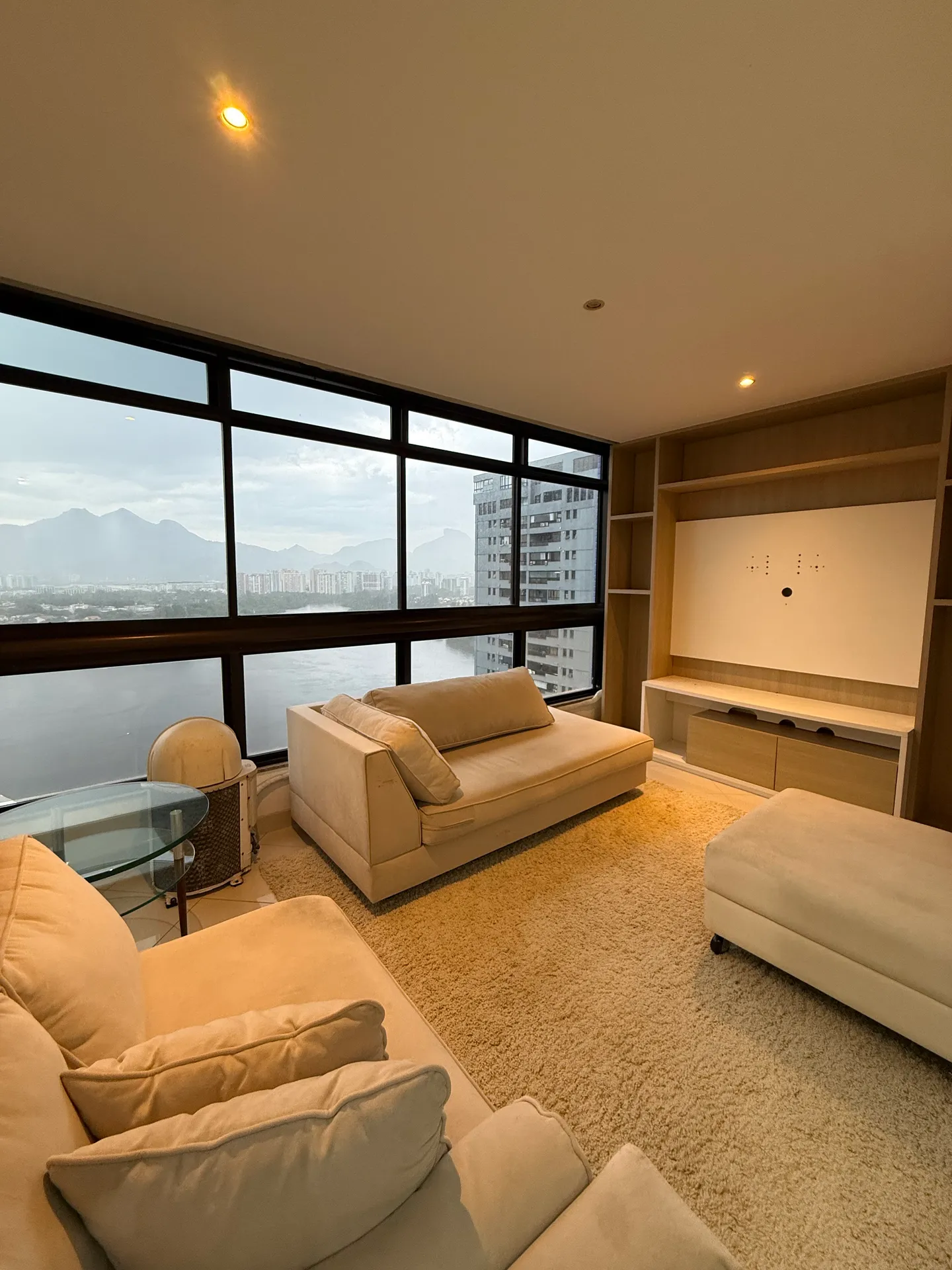 Floor-to-ceiling windows in a one-bedroom apartment, 62 m² — photo 4