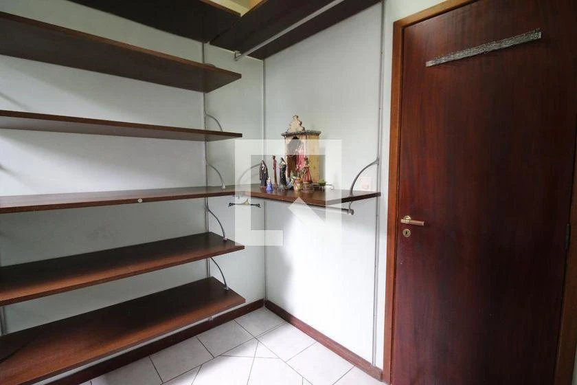Casa de 700 m² con bañera y vestidor — photo 15
