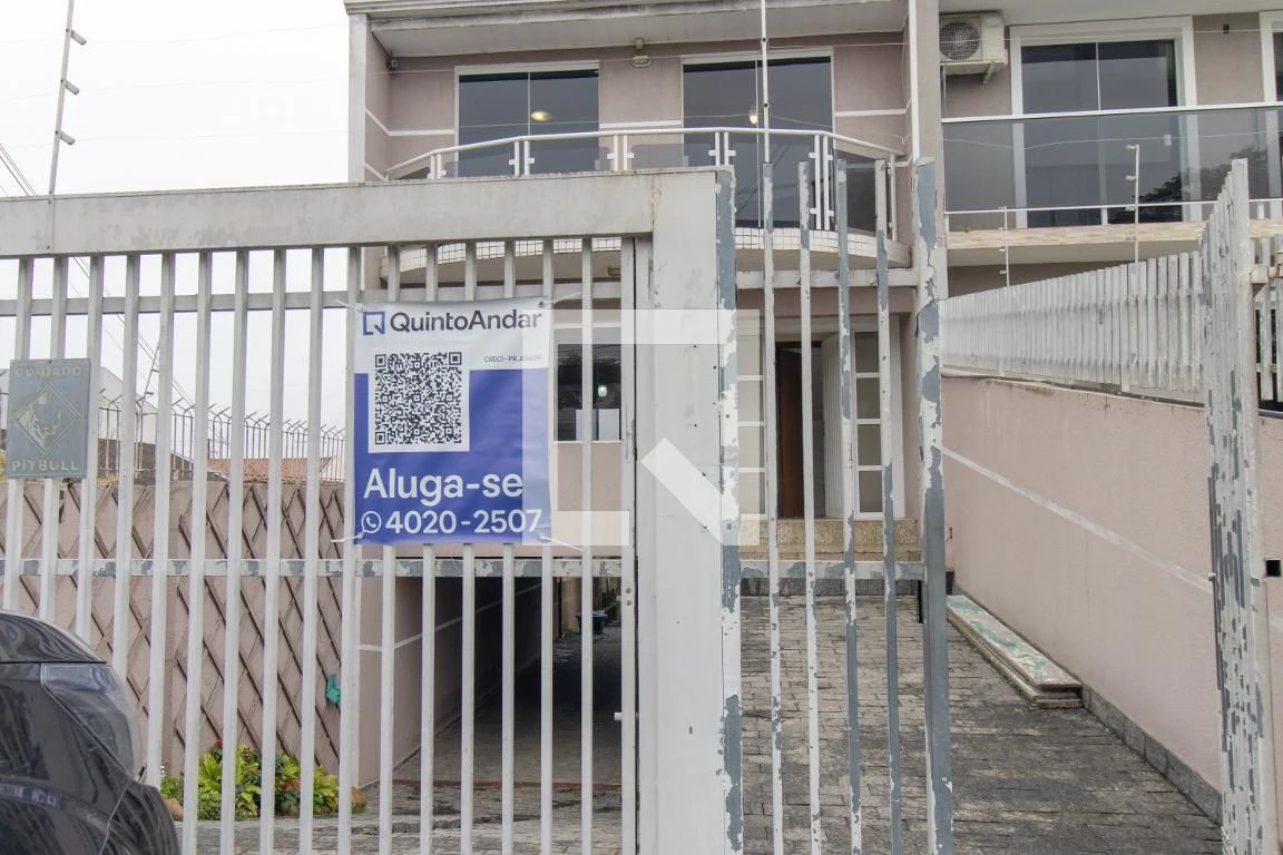 3-bedroom house with a private pool in Curitiba — photo 11