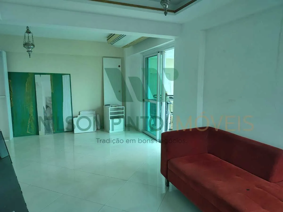 Balcony with a grill in a 2-bedroom apartment, 172 m² — photo 10