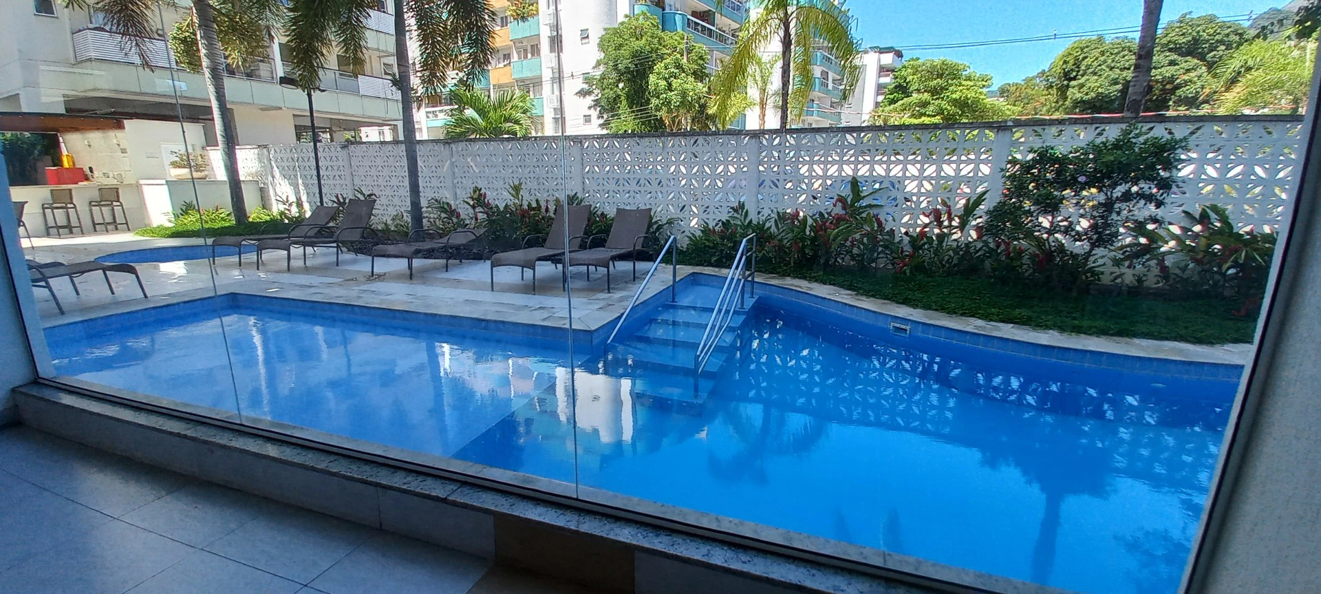 Apartment with 3 en-suites and 4 bathrooms — photo 25