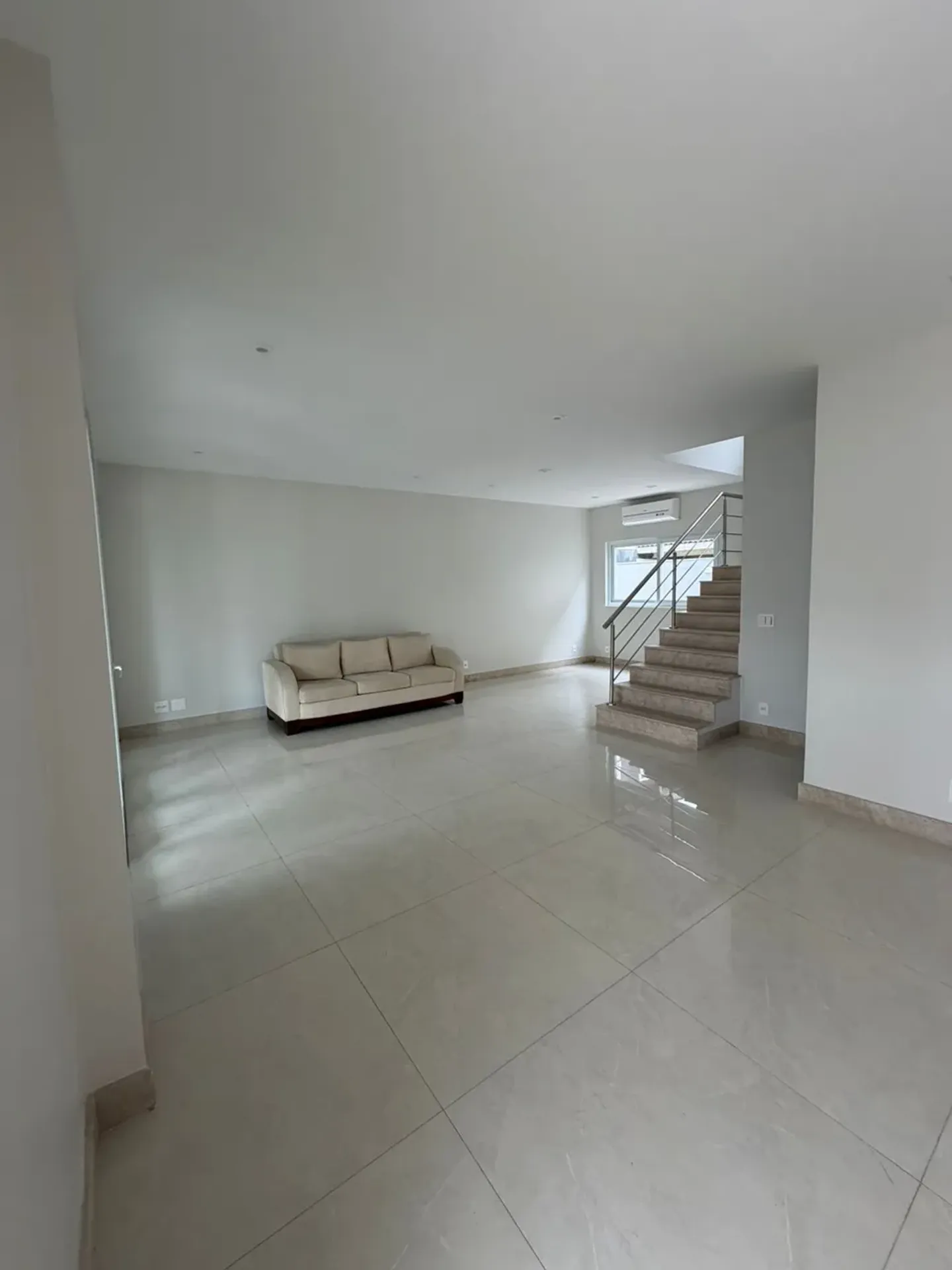 Rental house with 4 bedrooms, 5 baths and 360 m² — photo 6