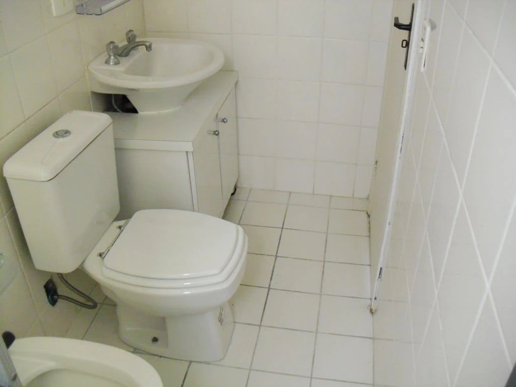 Wood or laminate floors in a 2-bedroom apartment, 122 m² — photo 2