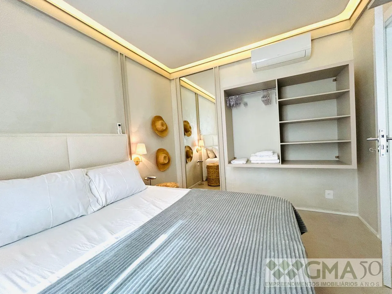 Furnished 2-bedroom apartment with open-plan kitchen — photo 4