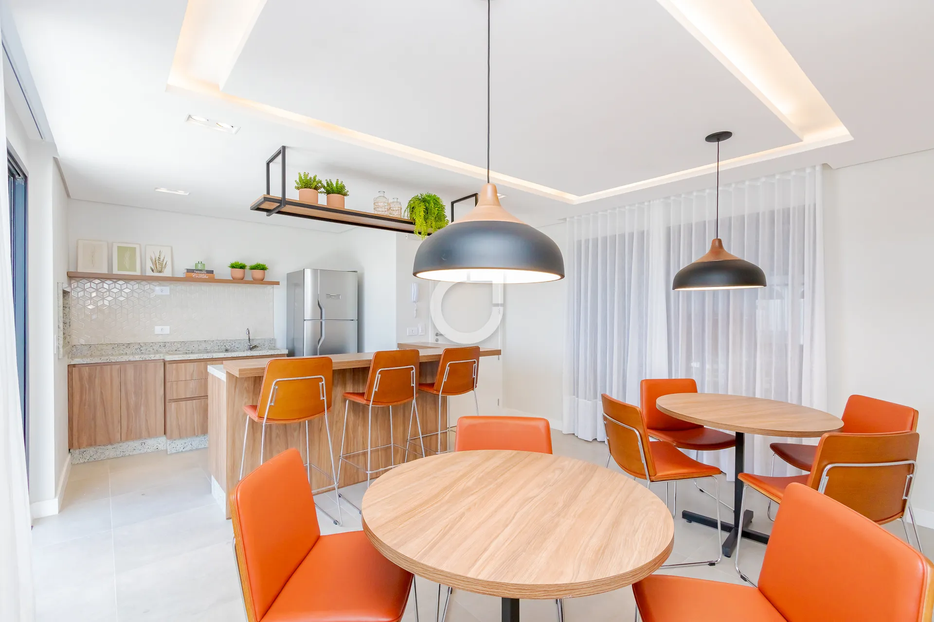 Furnished 1-bedroom apartment with open-plan kitchen — photo 22