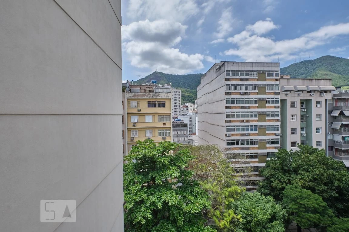 Mountain view in a one-bedroom apartment, 47 m²