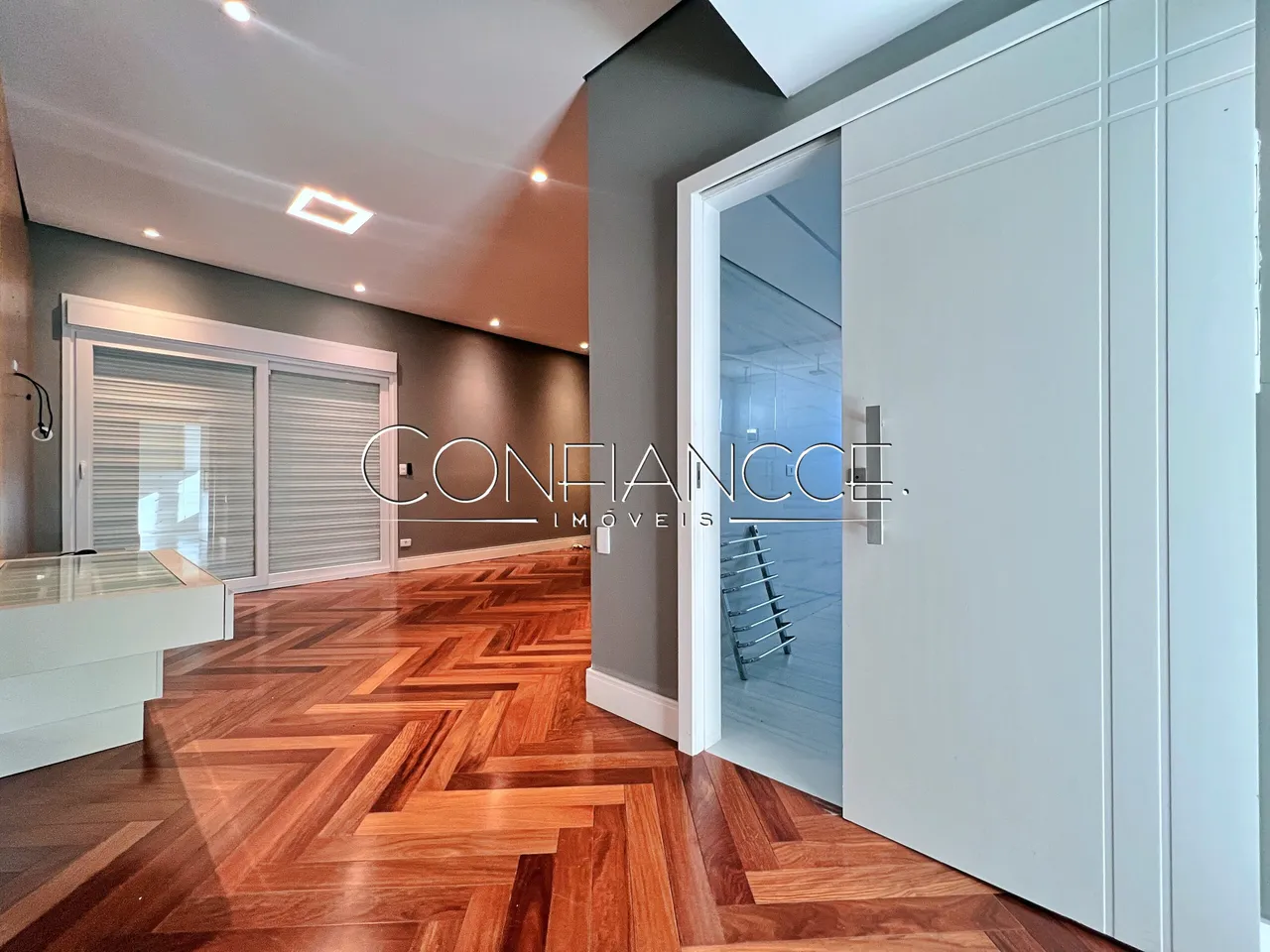 House with open-plan kitchen and 5 bedrooms and 5 baths — photo 15