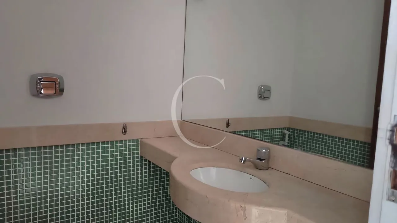 198 m² apartment with 4 bedrooms and enclosed balcony — photo 13