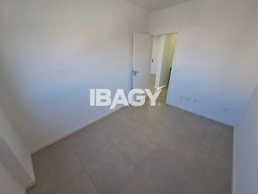 2-bedroom apartment with open-plan kitchen and parking — photo 14