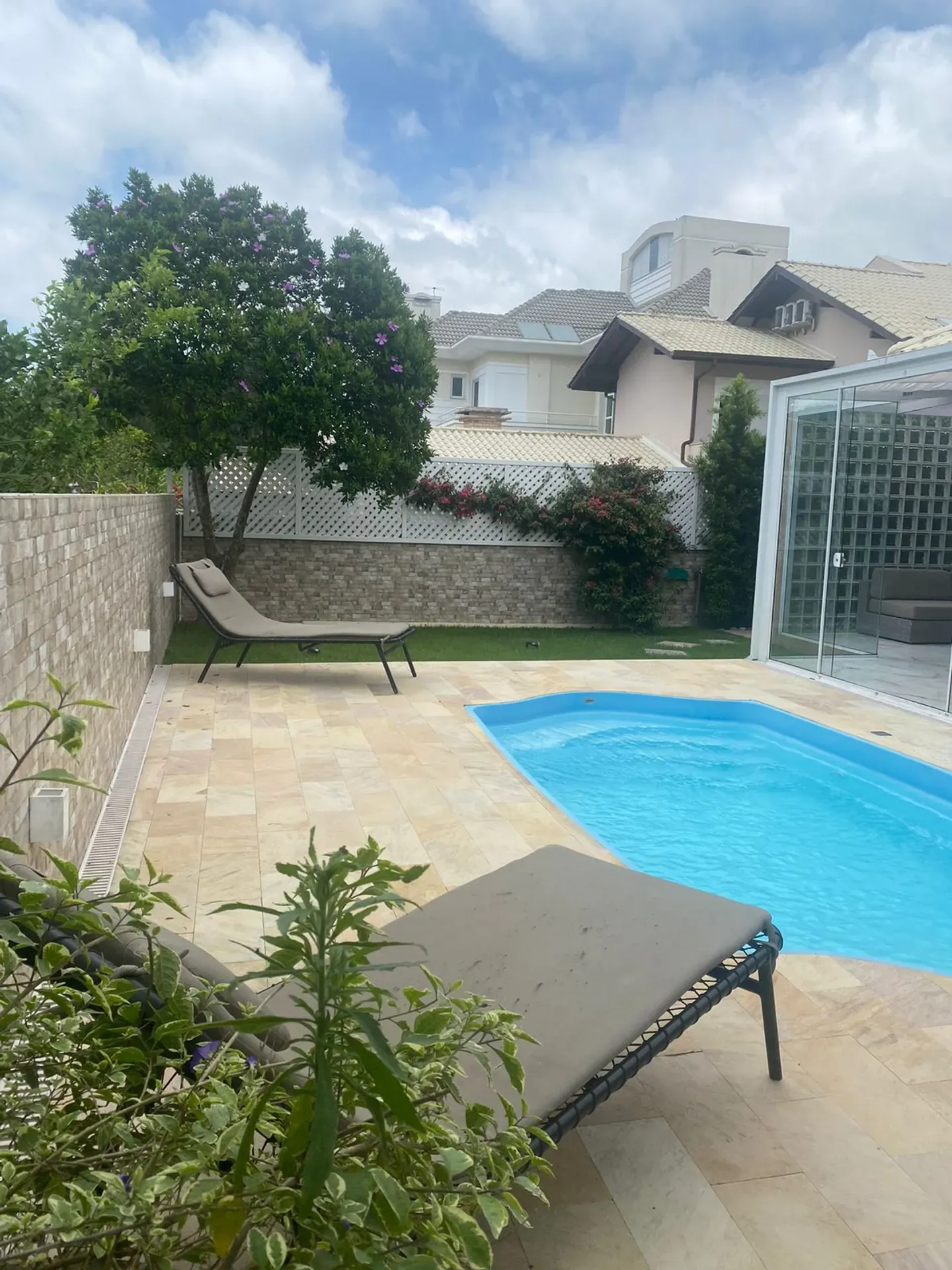 4-bedroom house with 3 en-suite bathrooms and separate kitchen